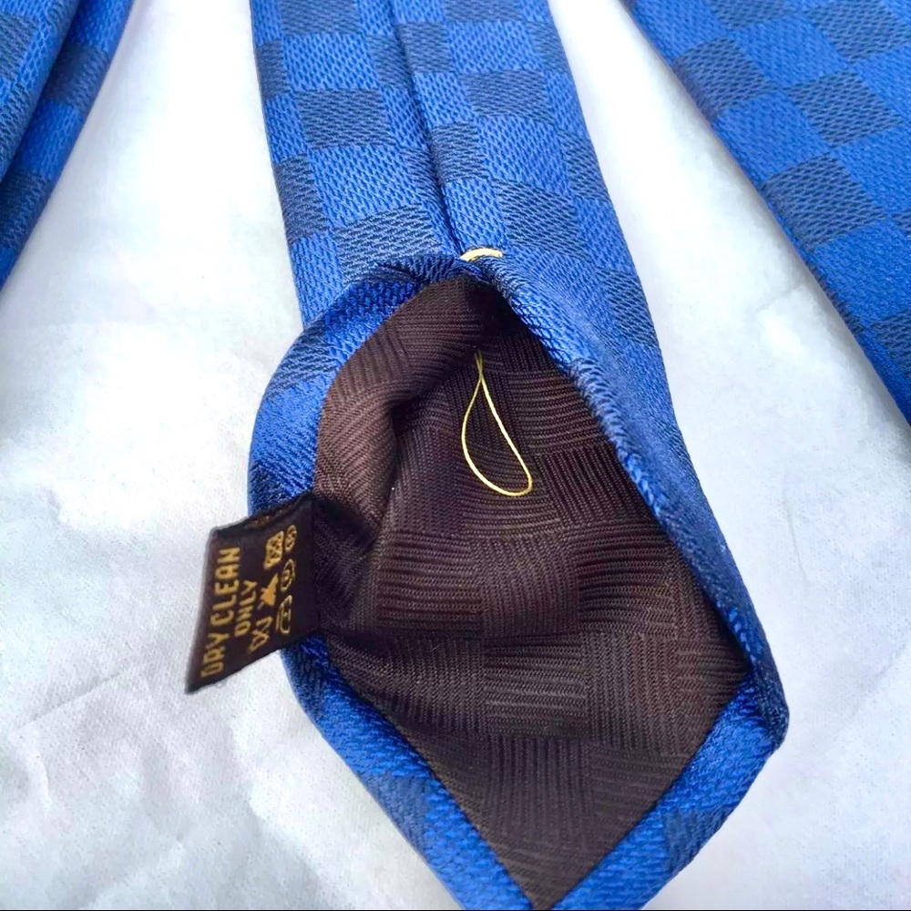🎁LV HOLIDAY 26’🎁💯LOUIS VUITTON DAMIER KNIGHT BLUE SPECIAL LIMITED EDITION TIE🔥🎁 - Picture 7 of 13